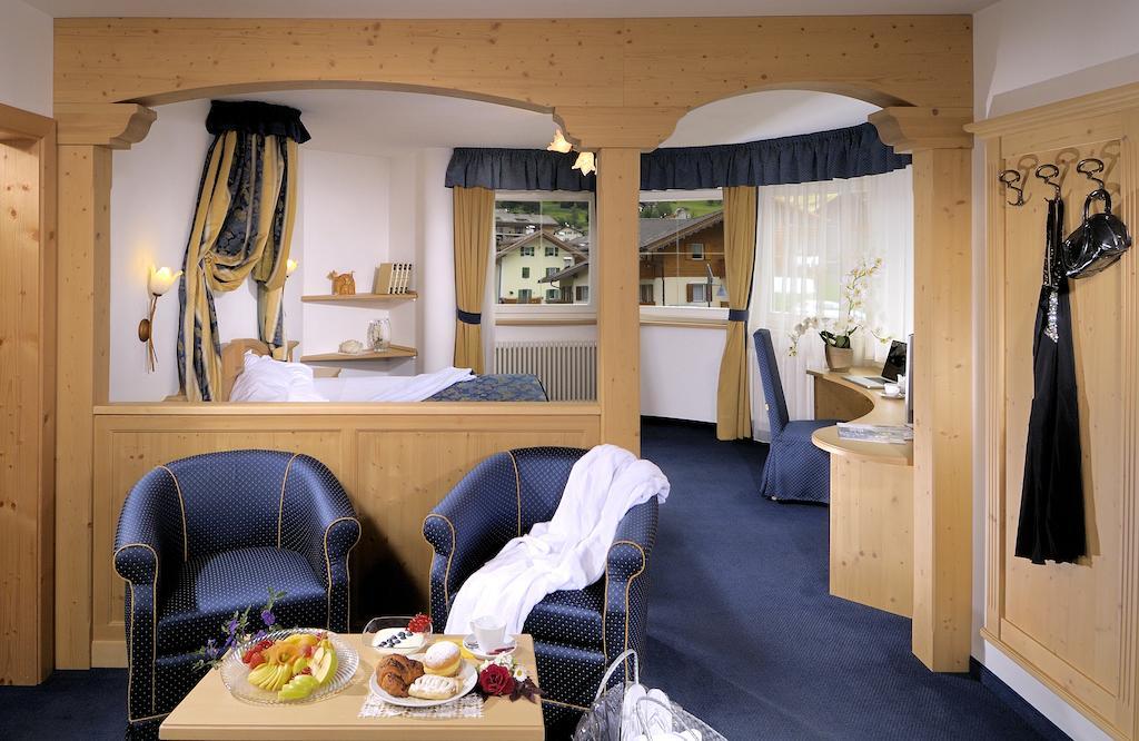 Hotel La Perla Canazei Zimmer foto