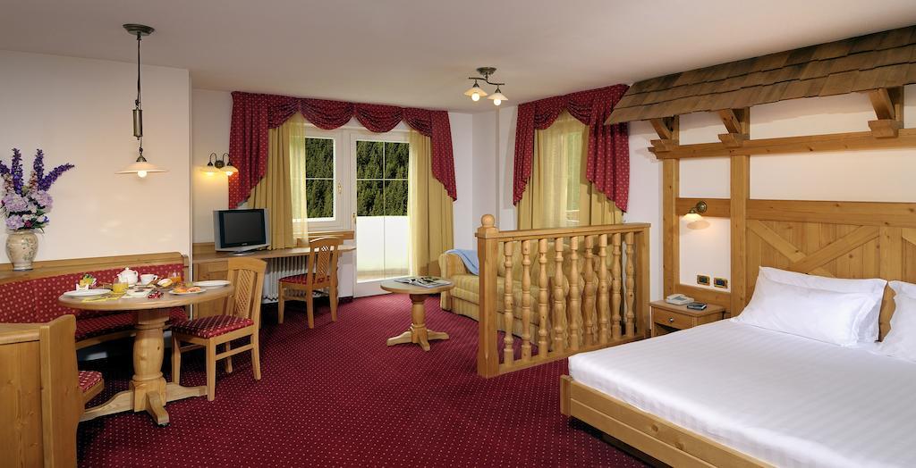 Hotel La Perla Canazei Zimmer foto